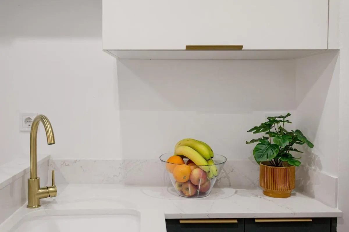 Petite Charm In Old Lisbon Apartment