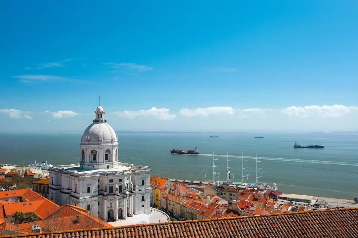 Petite Charm In Old Lisbon Apartment