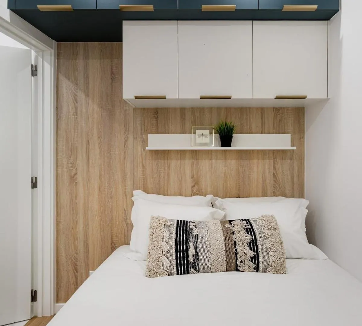 Petite Charm In Old Lisbon Apartment Portugal